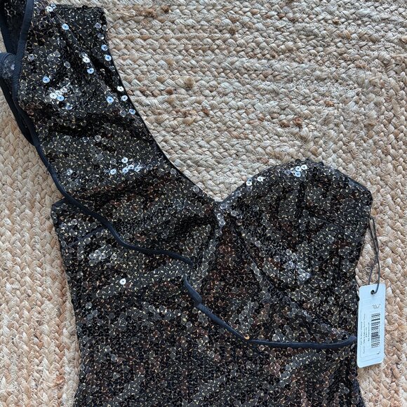 Saylor - Gracie Sequin Ruffle Dress - New with tags NWT - XS 🖤 - Picture 5 of 10